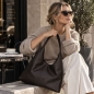 Preview: CLARA BLACK