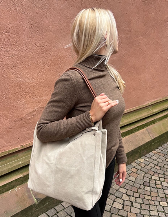 Preview: SHOPPER BAG SUEDE STONE Wildleder Handtasche Preview: SHOPPER BAG SUEDE STONE aus Veloursleder mit großzügigem Stauraum und Kurzgriffen
